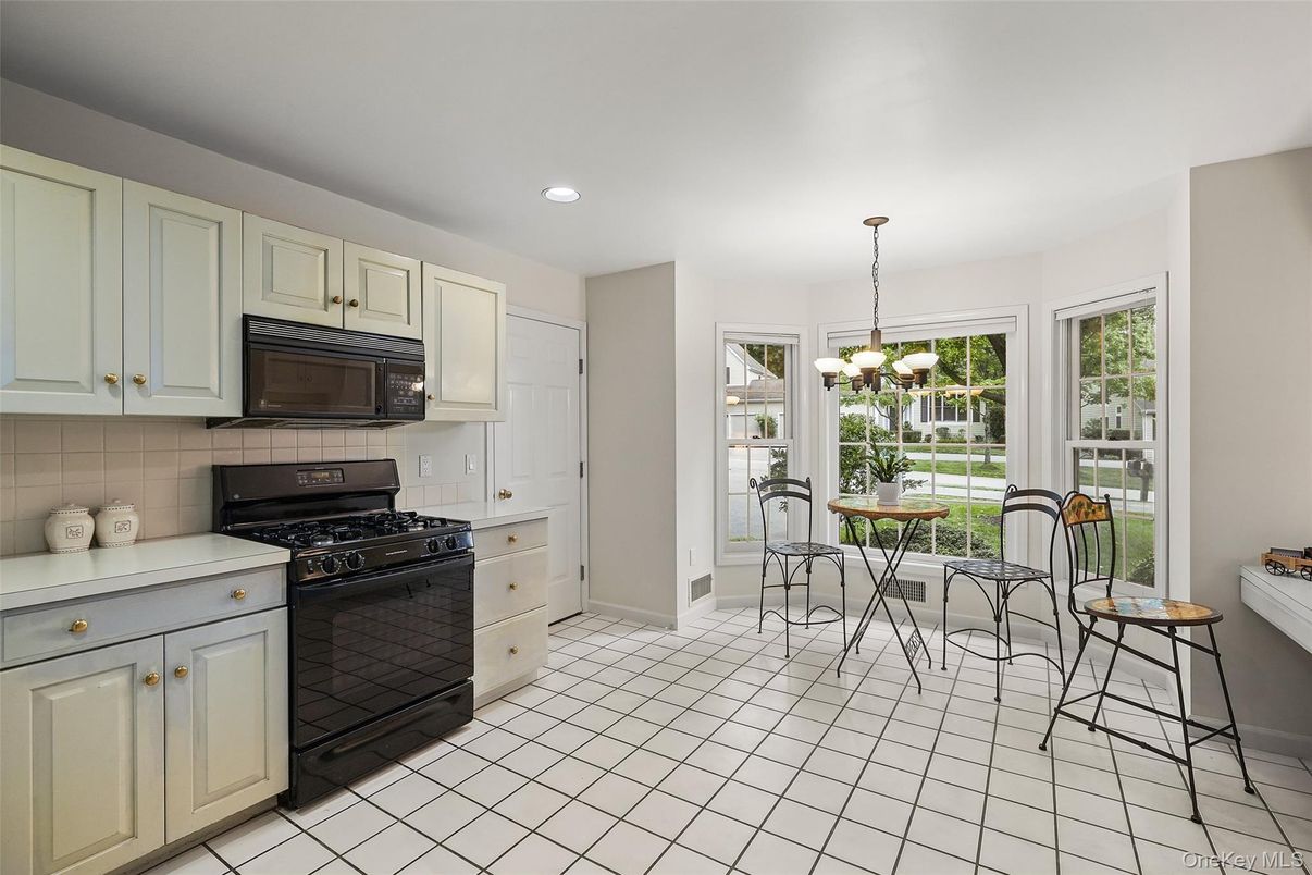 Chandelier, Dining room, Interior, Kitchen, Recessed Lighting