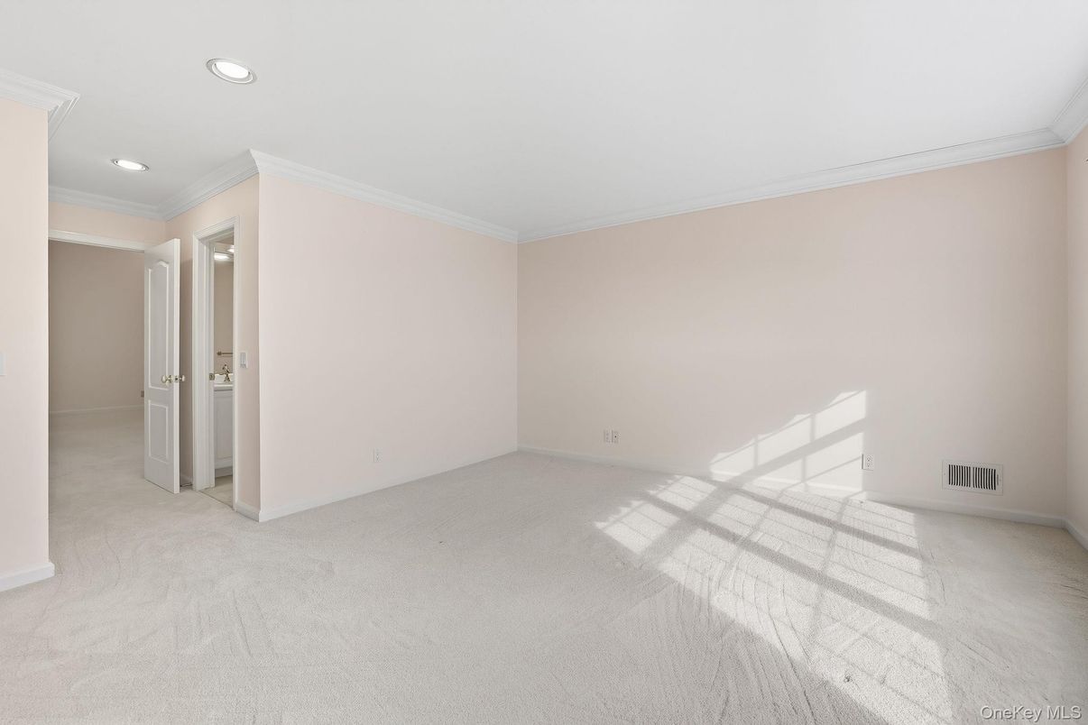 Empty room, Interior, Recessed Lighting