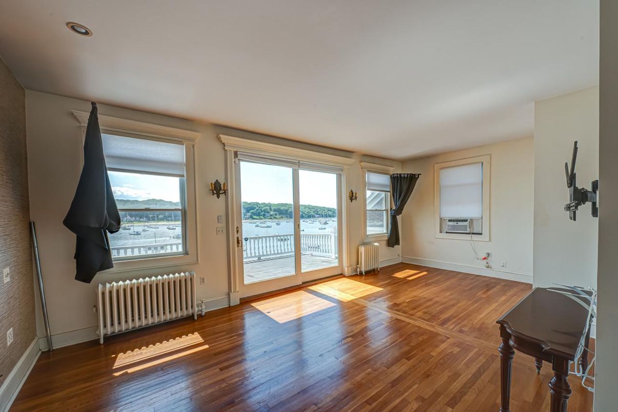 Empty room, Interior, Recessed Lighting, Water, Wood Texture Flooring