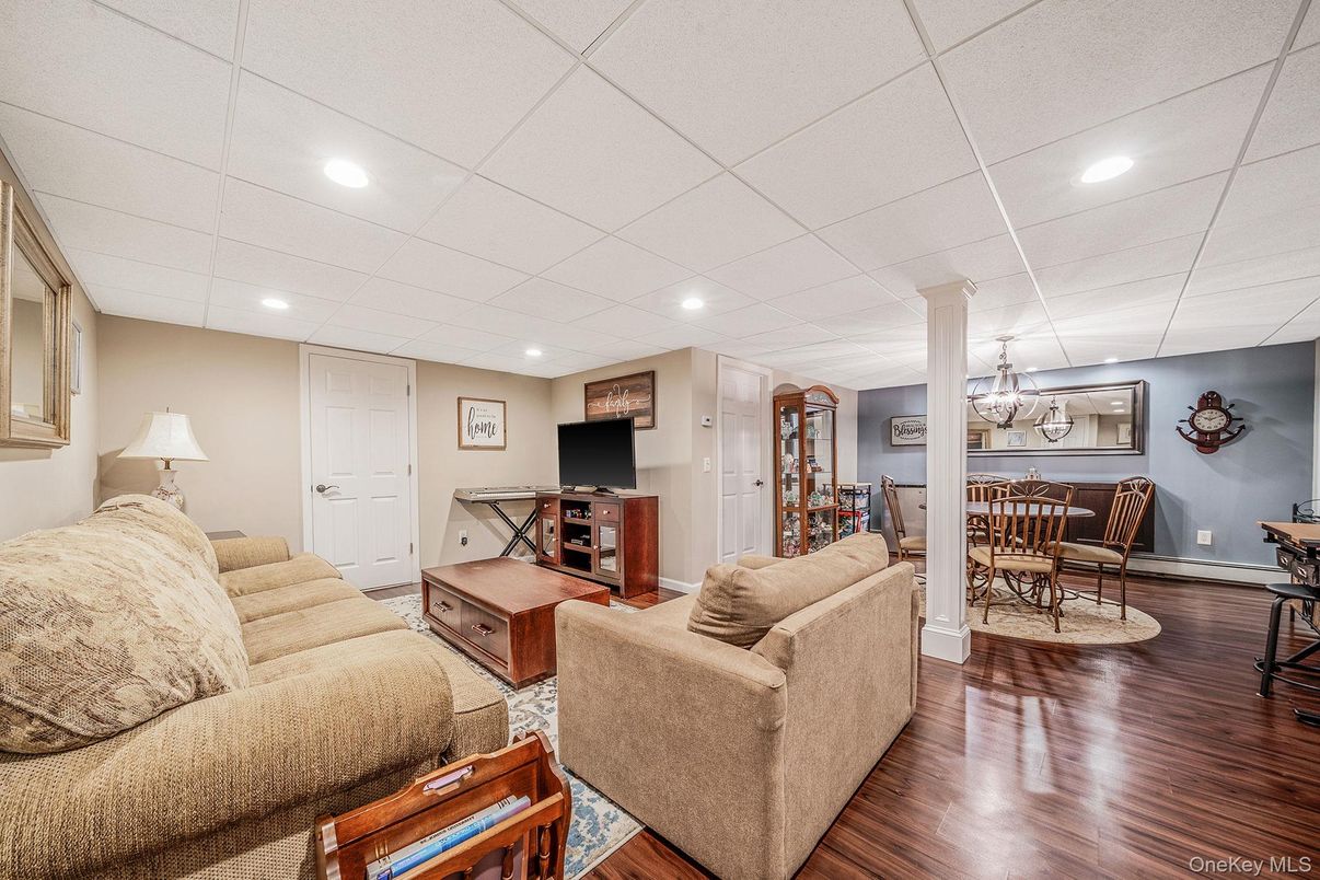 Chandelier, Dining room, Interior, Living room, Recessed Lighting, Wood Texture Flooring