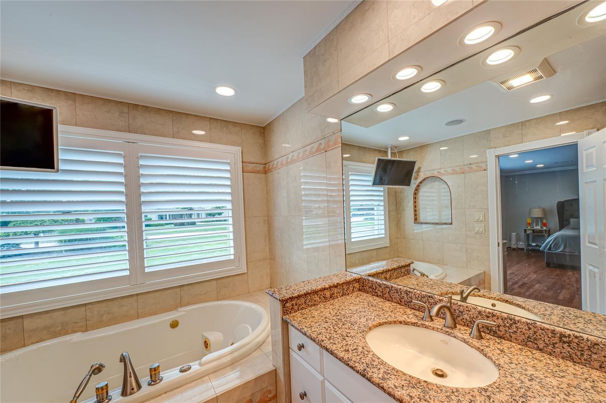 Bathroom, Interior, Recessed Lighting, Wood Texture Flooring