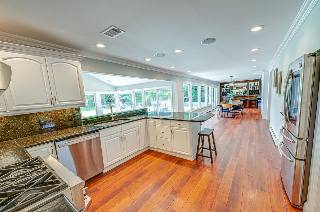 Dining room, Interior, Kitchen, Pendant Lights, Recessed Lighting, Wood Texture Flooring