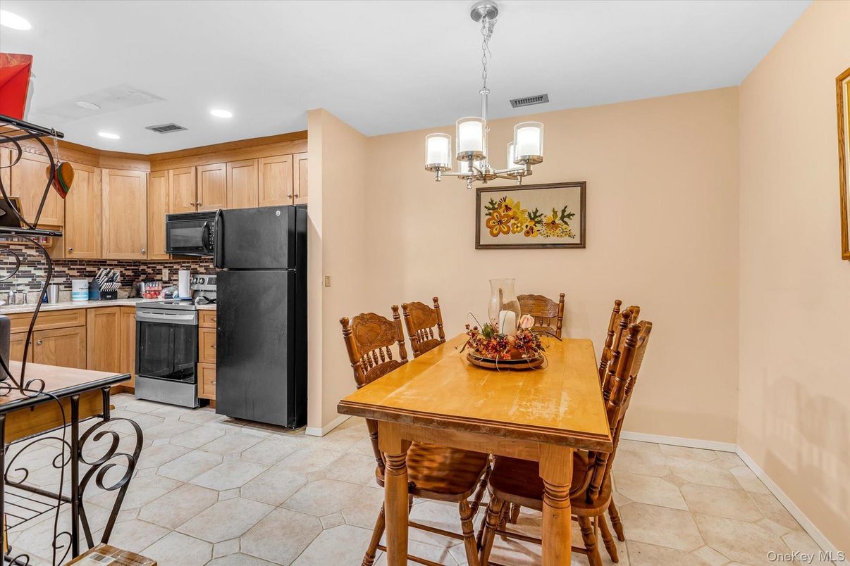 Chandelier, Dining room, Interior, Kitchen, Recessed Lighting