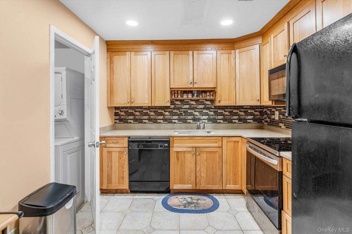 Interior, Kitchen, Recessed Lighting, Washer