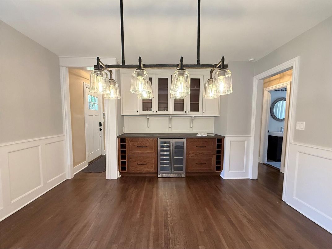 Interior, Pendant Lights, Wood Texture Flooring