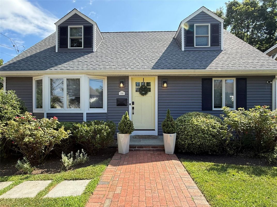 Exterior, Facade, Cape Cod