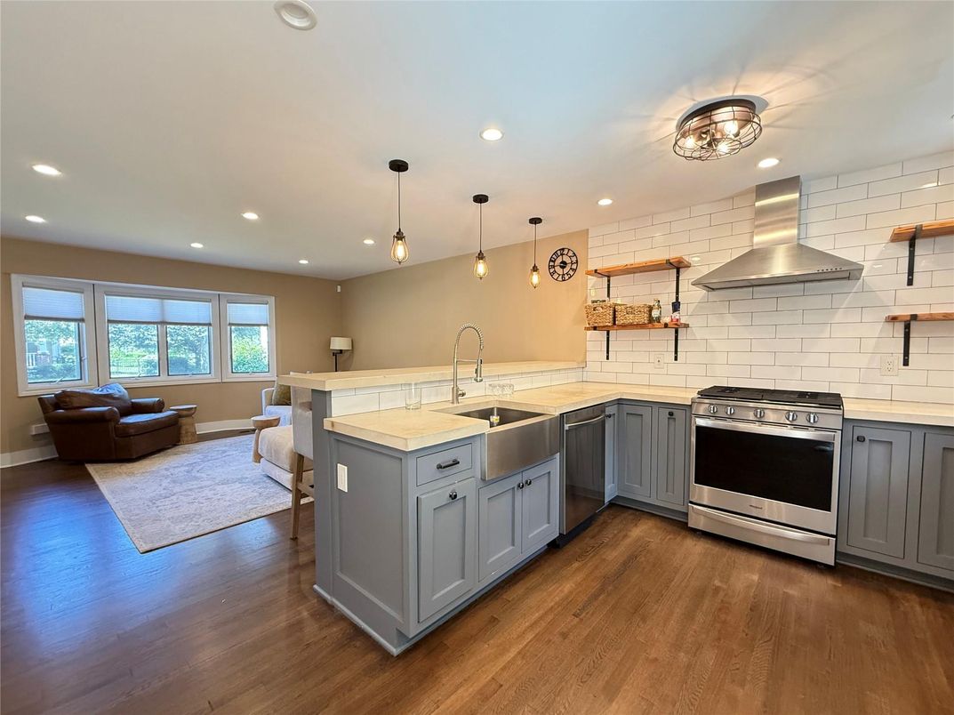 Interior, Kitchen, Living room, Pendant Lights, Recessed Lighting, Stainless Steel Appliances, Wood Texture Flooring