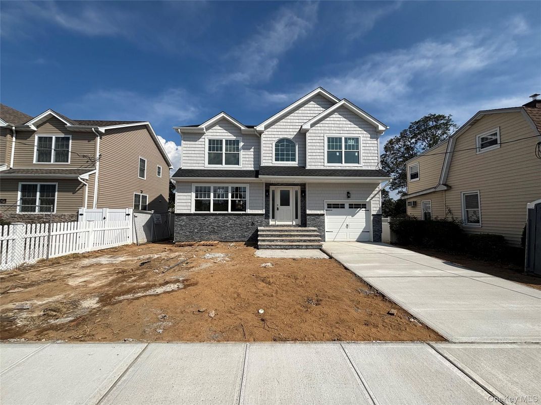 Attached, Exterior, Facade, Farmhouse
