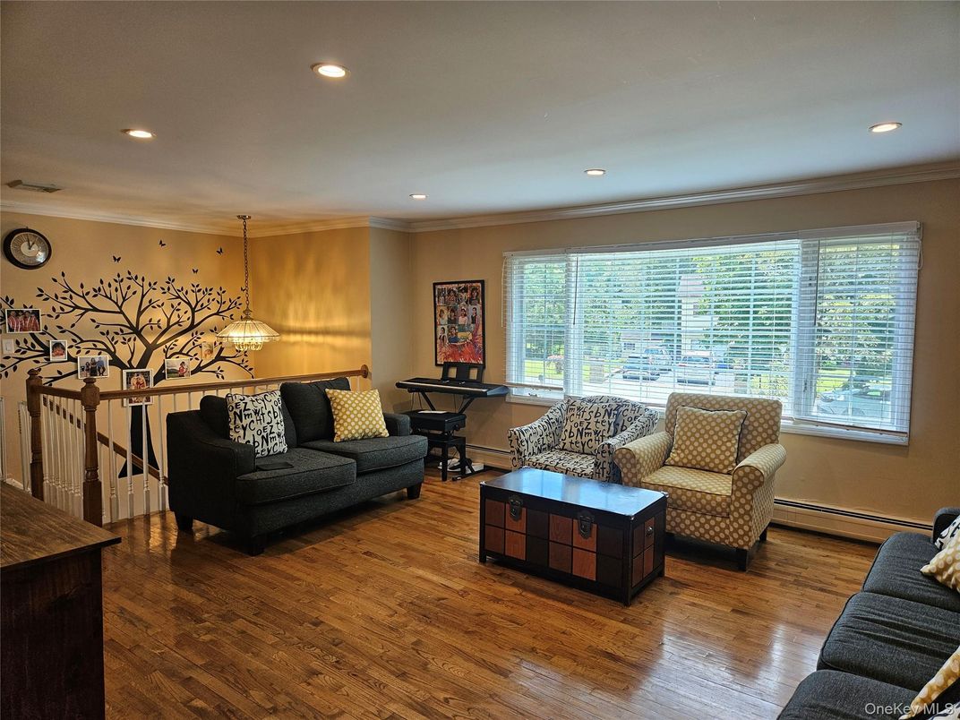 Interior, Living room, Pendant Lights, Recessed Lighting, Wood Texture Flooring