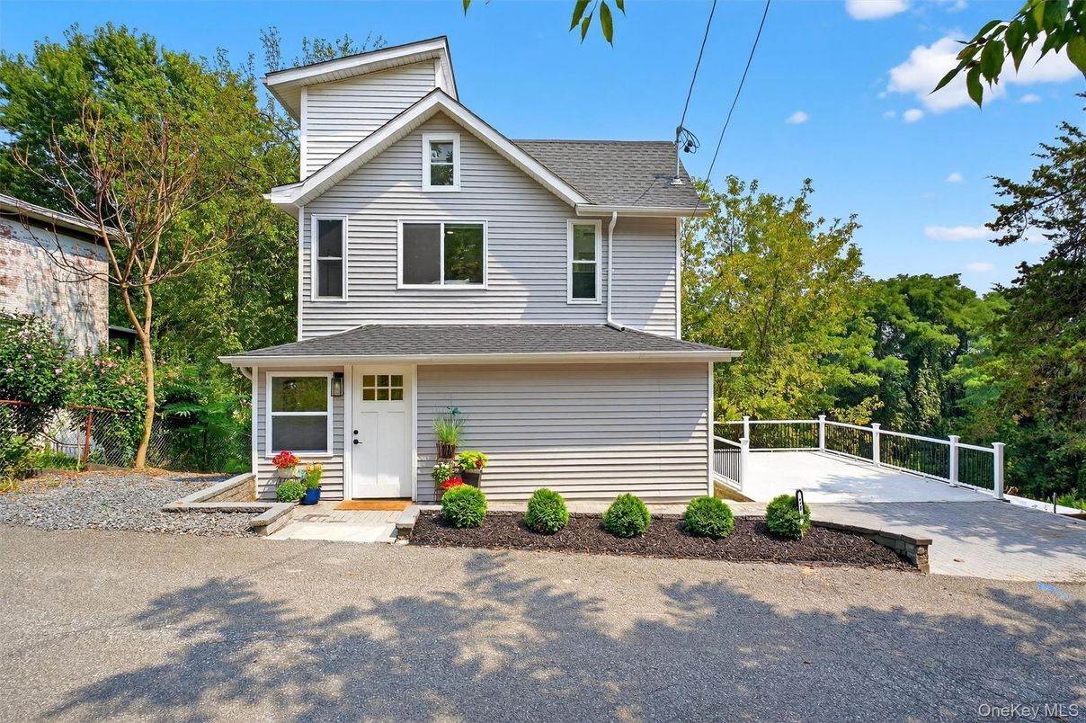 Attached, Exterior, Facade, Farmhouse