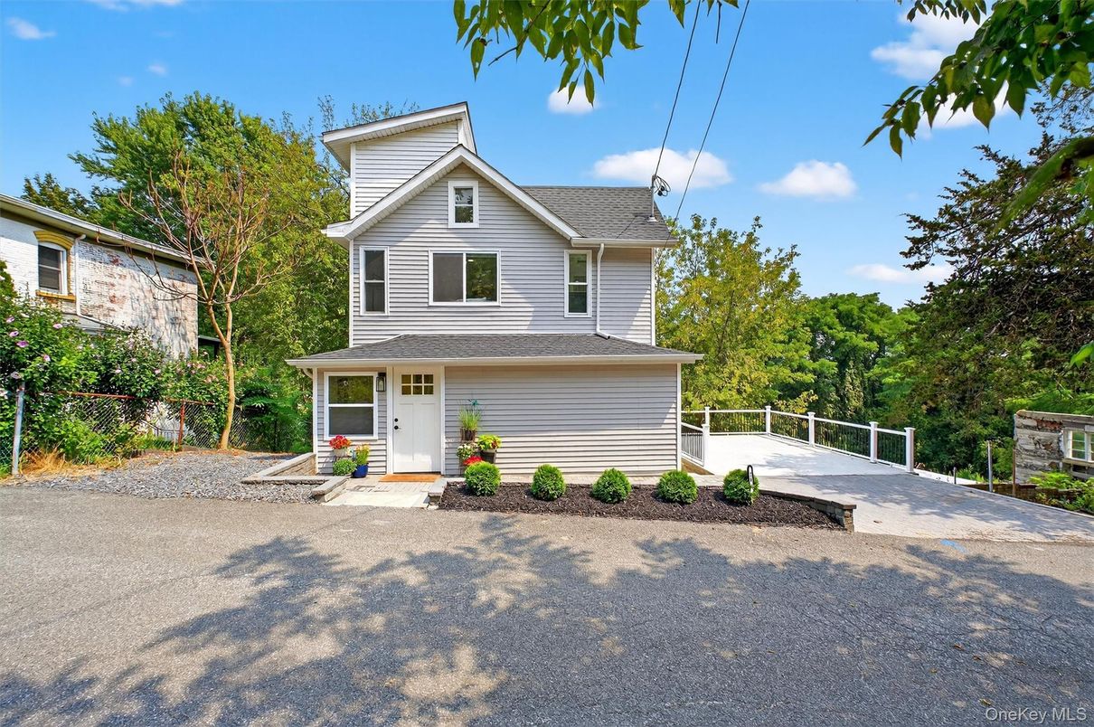 Attached, Exterior, Facade, Farmhouse