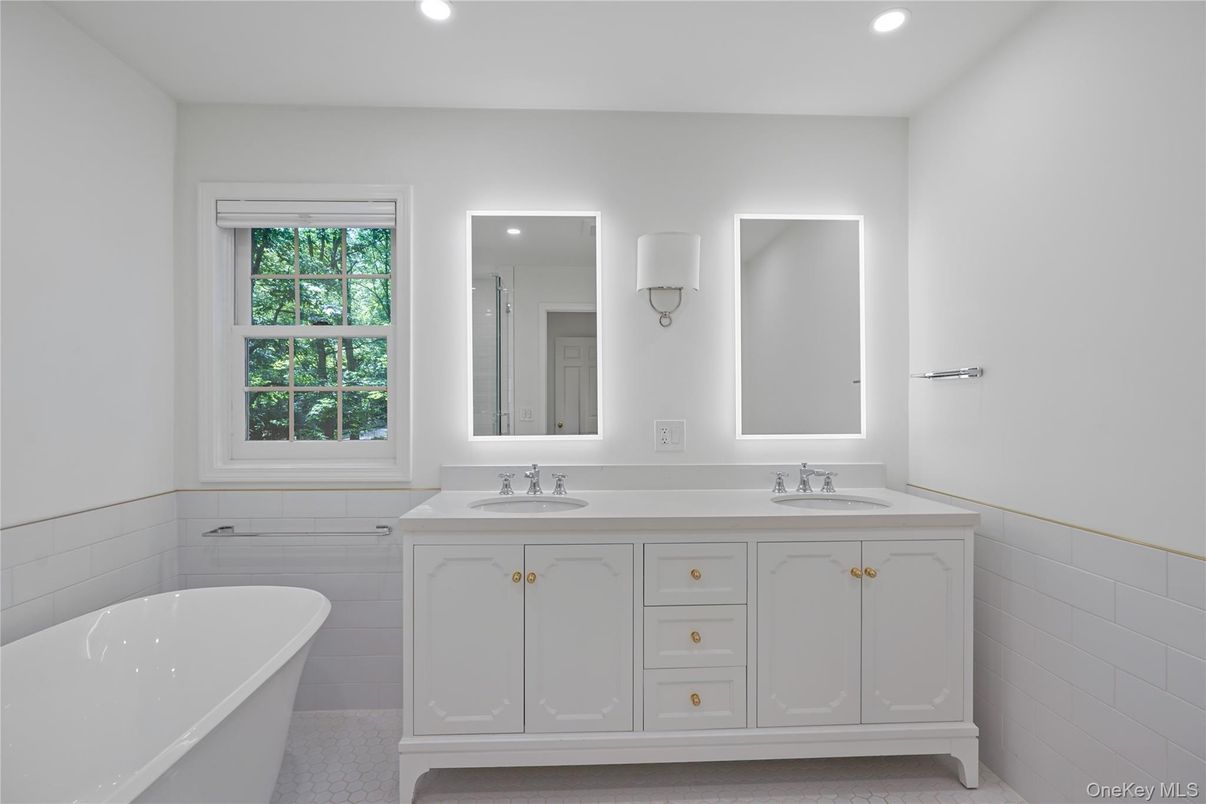 Bathroom, Dual Sink Vanities, Free Standing Baths, Interior, Recessed Lighting