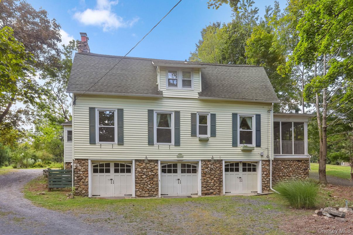 Attached, Exterior, Facade, Cape Cod