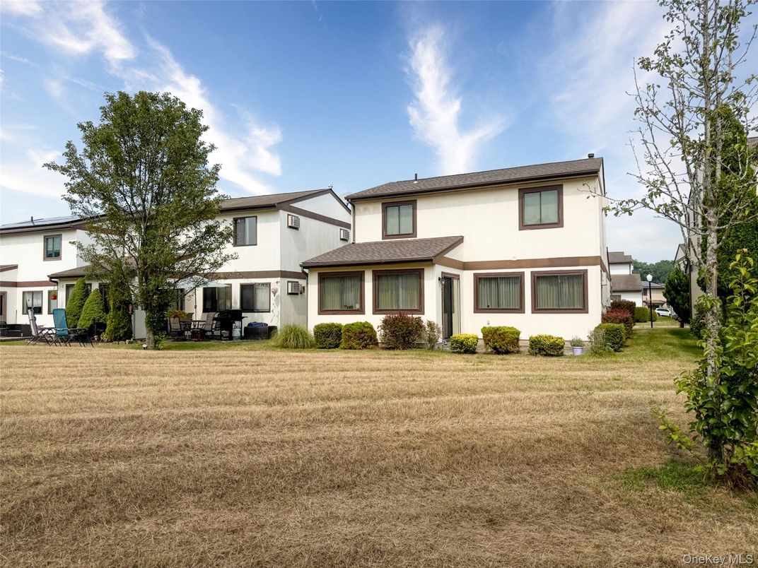 Backyard, Exterior, Facade, Split Level