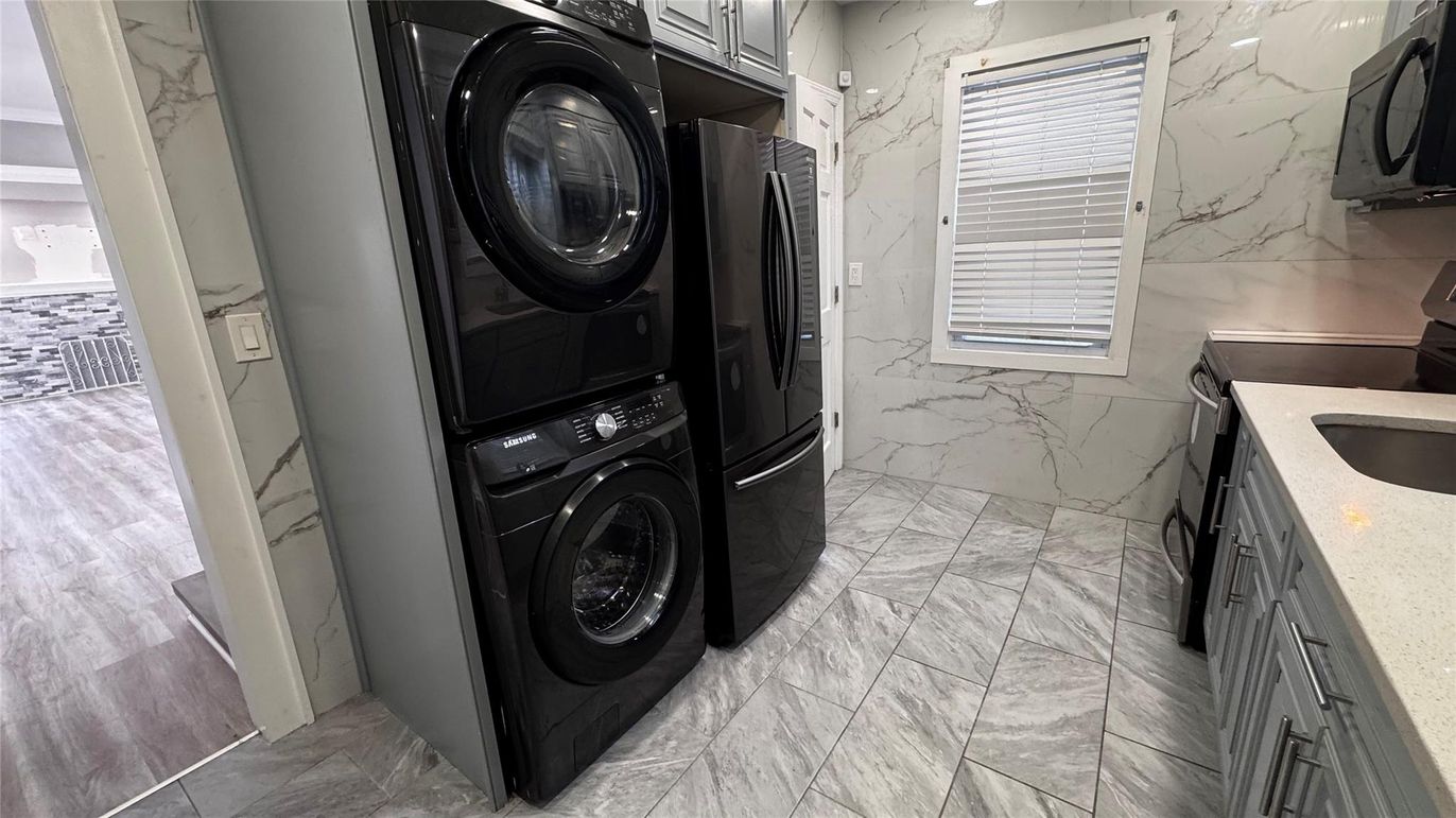 Interior, Marble, Marble Walls, Utility Closets, Washer