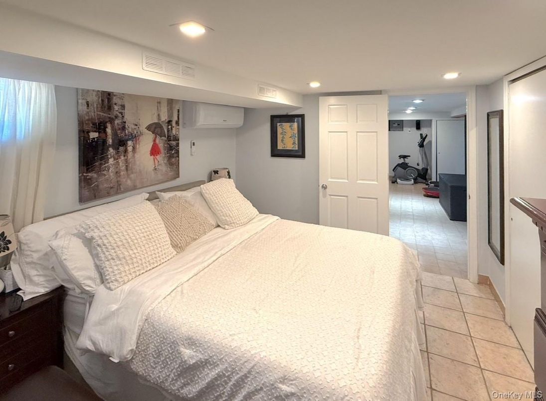 Bedroom, Fitness Equipment, Interior, Recessed Lighting