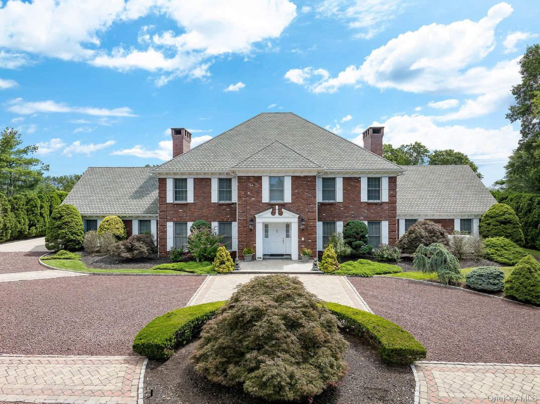 Attached, Exterior, Facade, Brick Facade, Georgian