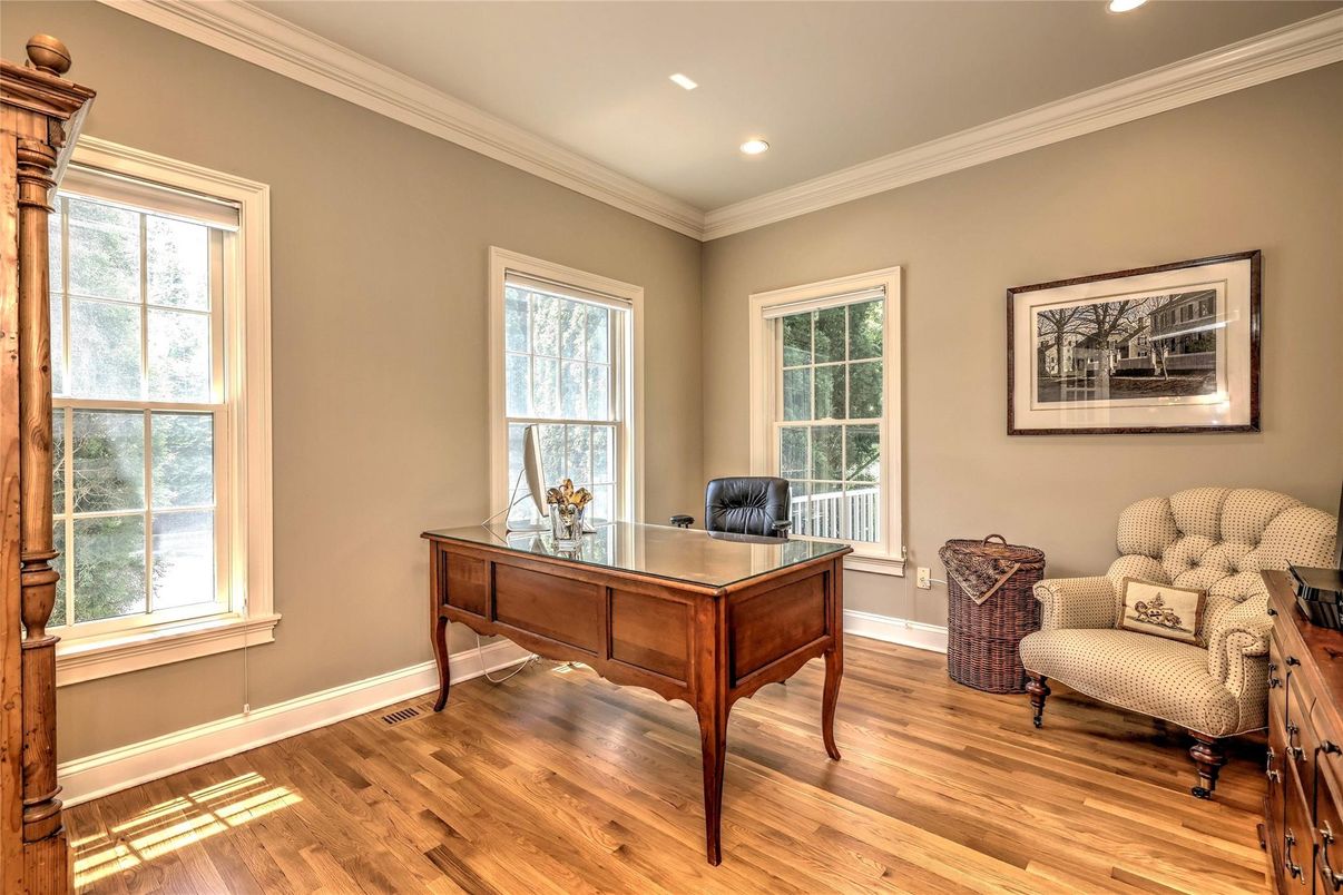 Home Office, Interior, Recessed Lighting, Wood Texture Flooring