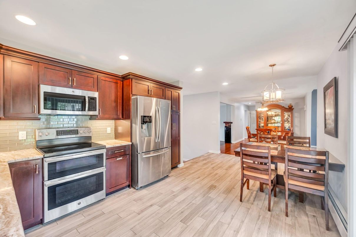 Dining room, Interior, Kitchen, Pendant Lights, Recessed Lighting, Stainless Steel Appliances, Wood Texture Flooring