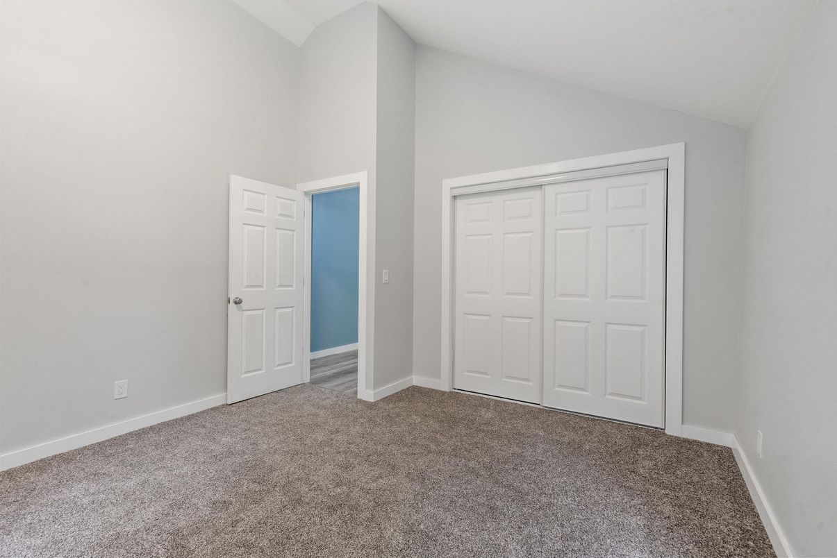 Detached Garage, Empty room, Interior