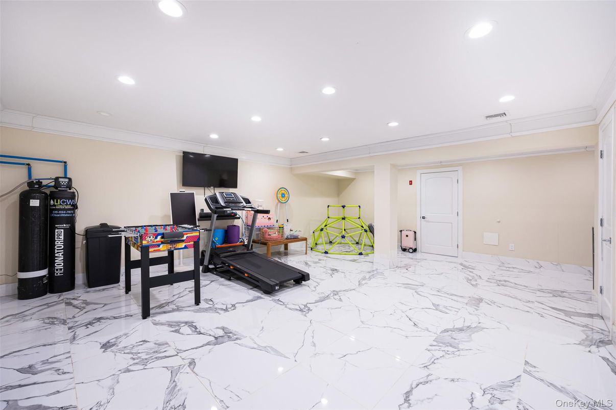 Fitness Equipment, Interior, Marble, Recessed Lighting