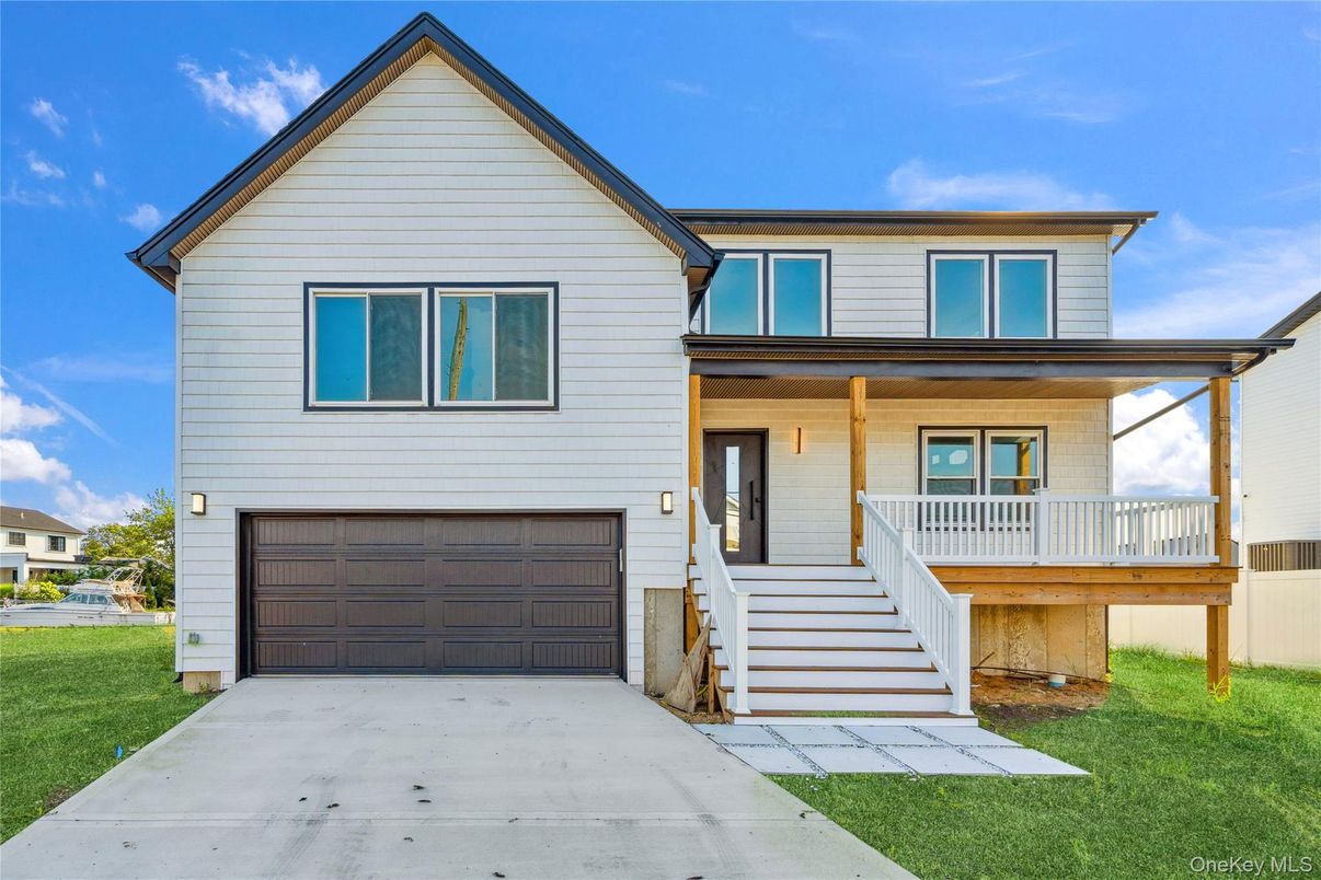 Attached, Exterior, Facade, Farmhouse