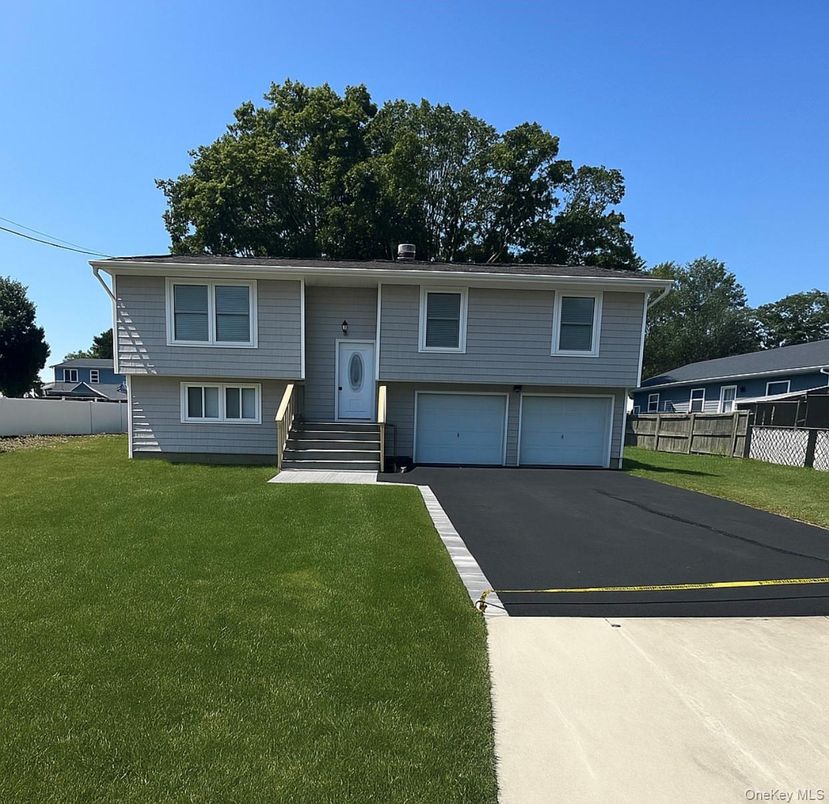 Attached, Exterior, Facade, Raised Ranch