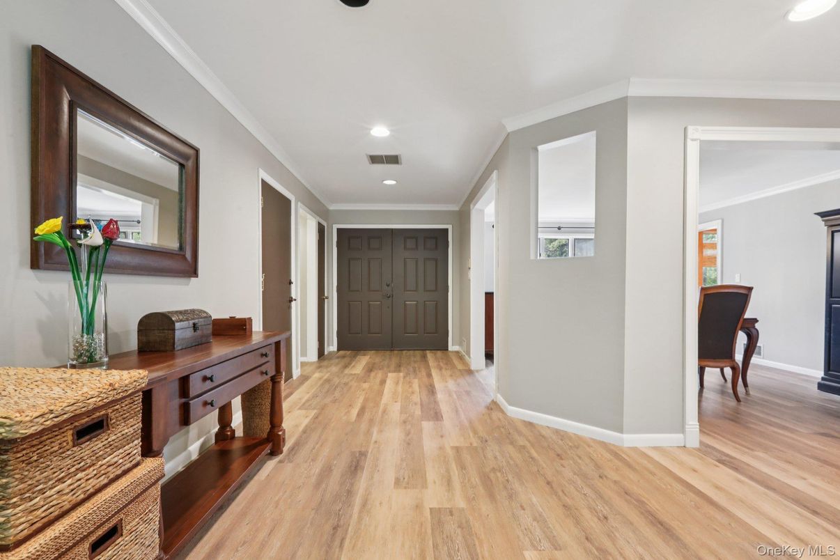Interior, Recessed Lighting, Wood Texture Flooring