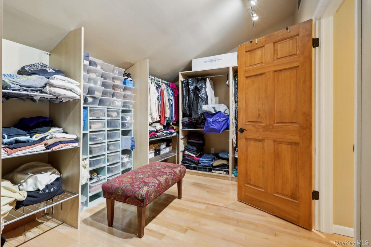 Interior, Walk-in Closets, Wood Texture Flooring
