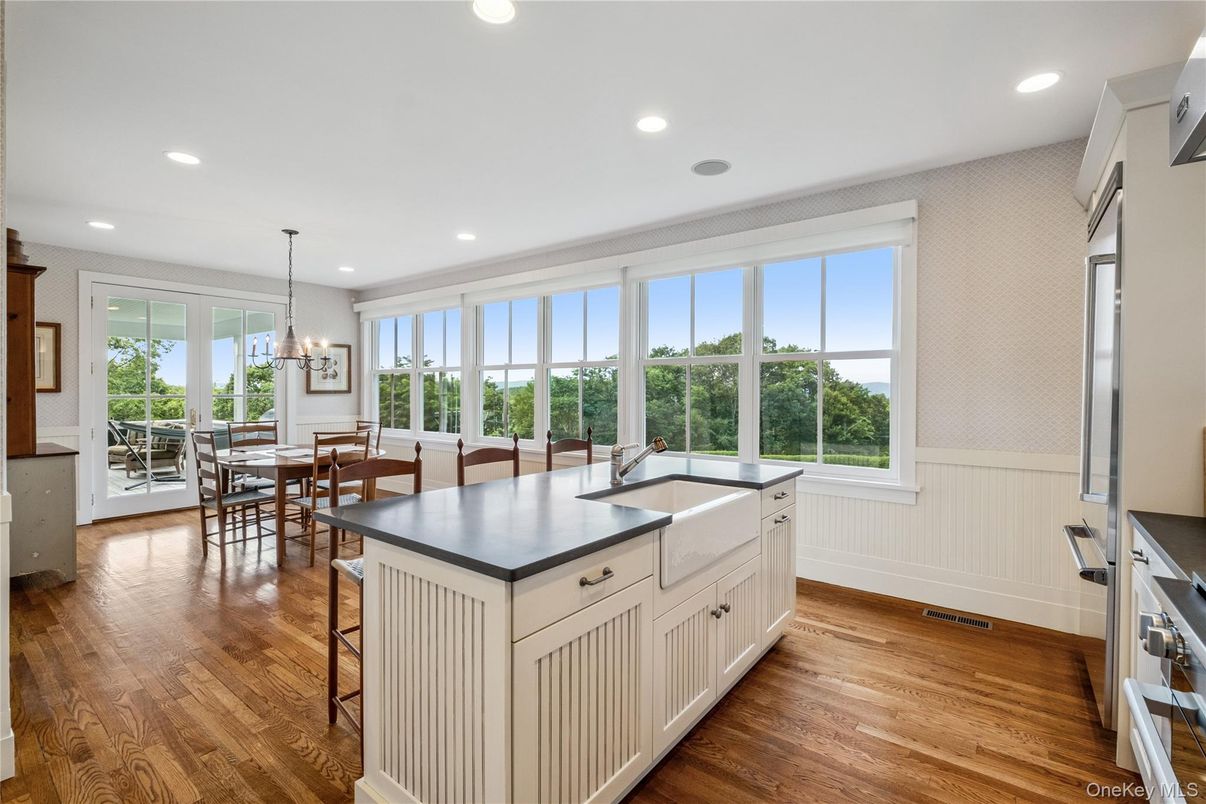 Chandelier, Dining room, Interior, Kitchen, Pendant Lights, Recessed Lighting, Wood Texture Flooring