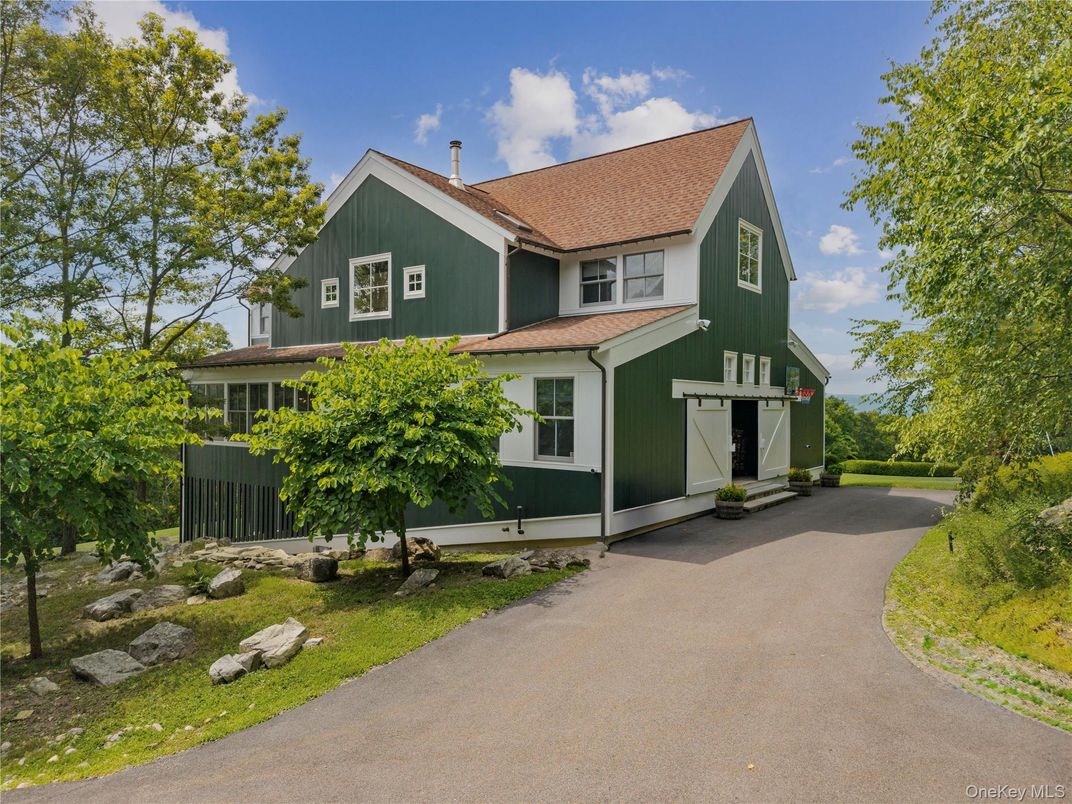 Exterior, Facade, Farmhouse
