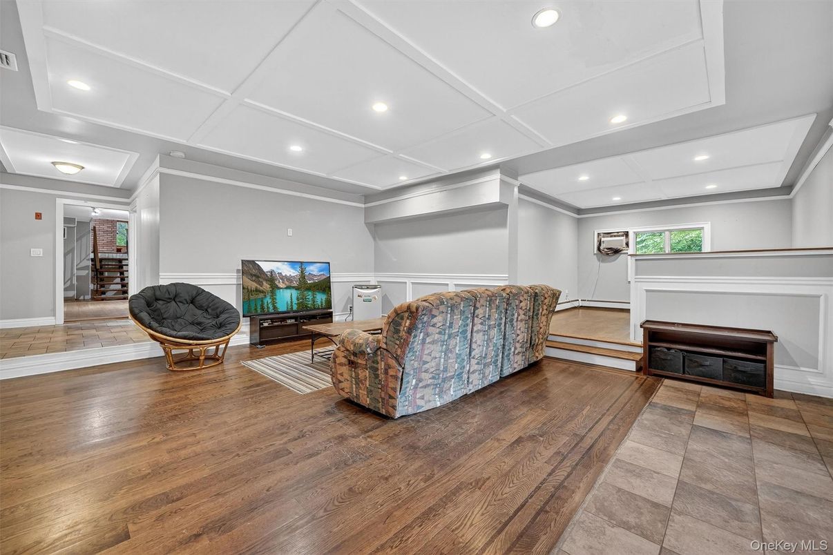 Interior, Recessed Lighting, Wood Texture Flooring