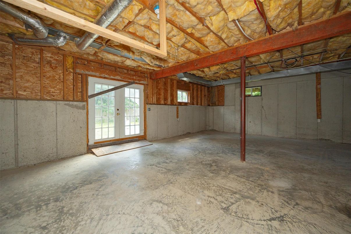 Empty room, Interior, Wooden Beams