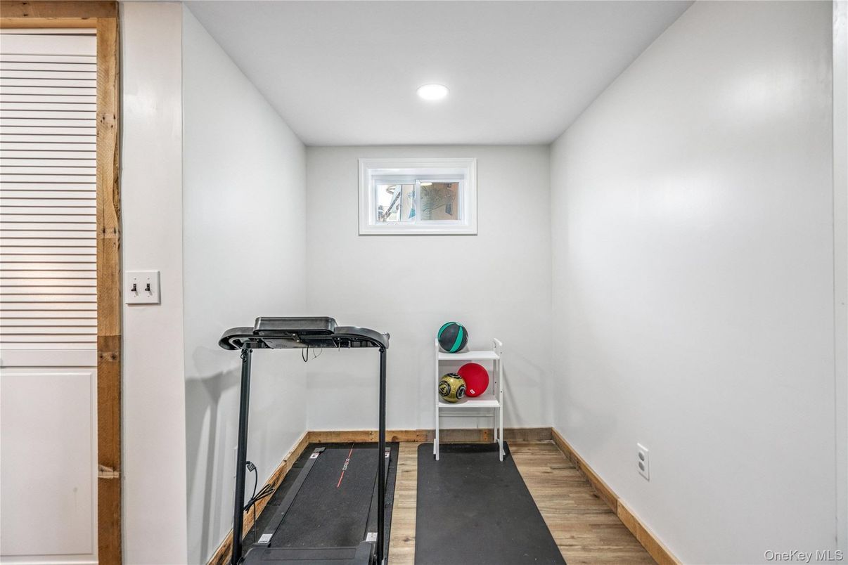 Fitness Equipment, Interior, Recessed Lighting, Wood Texture Flooring