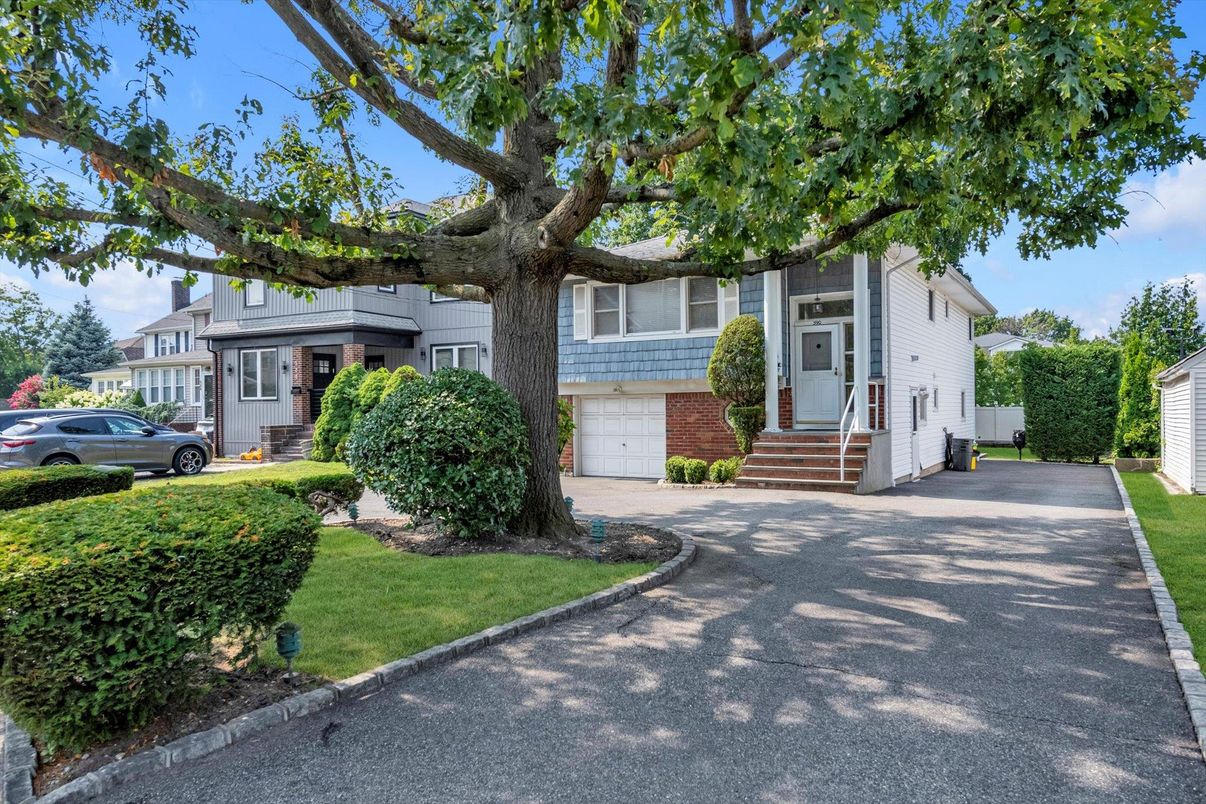 Attached, Exterior, Facade, Raised Ranch