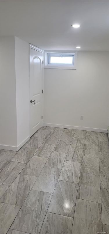 Empty room, Interior, Marble, Recessed Lighting