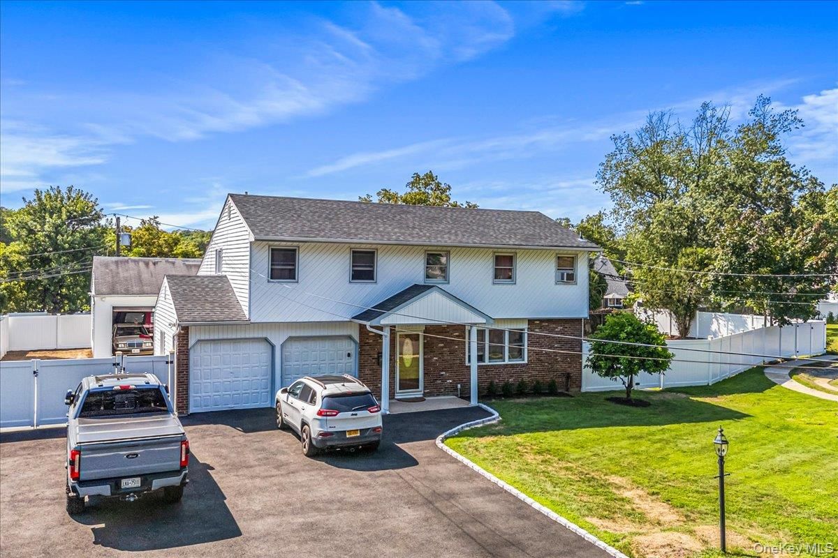 Attached, Exterior, Facade, Brick Facade, Raised Ranch