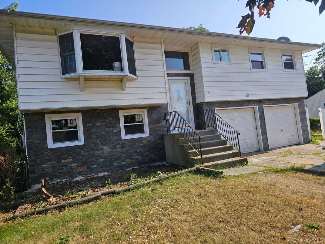 Attached, Exterior, Facade, Raised Ranch