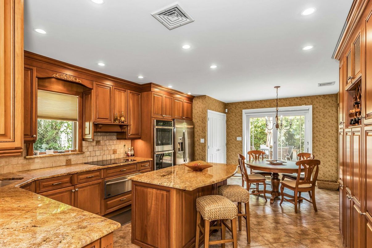 Dining room, Interior, Kitchen, Pendant Lights, Recessed Lighting, Stainless Steel Appliances