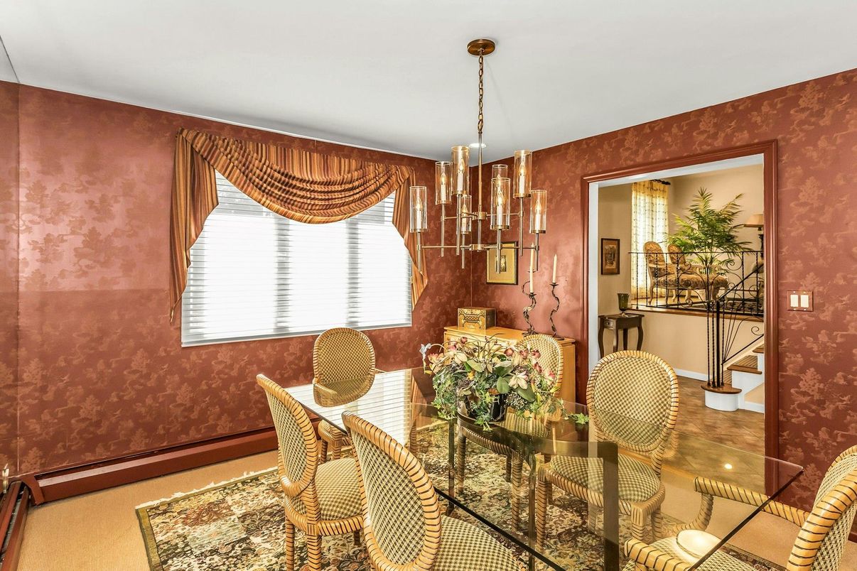 Chandelier, Dining room, Interior, Pendant Lights