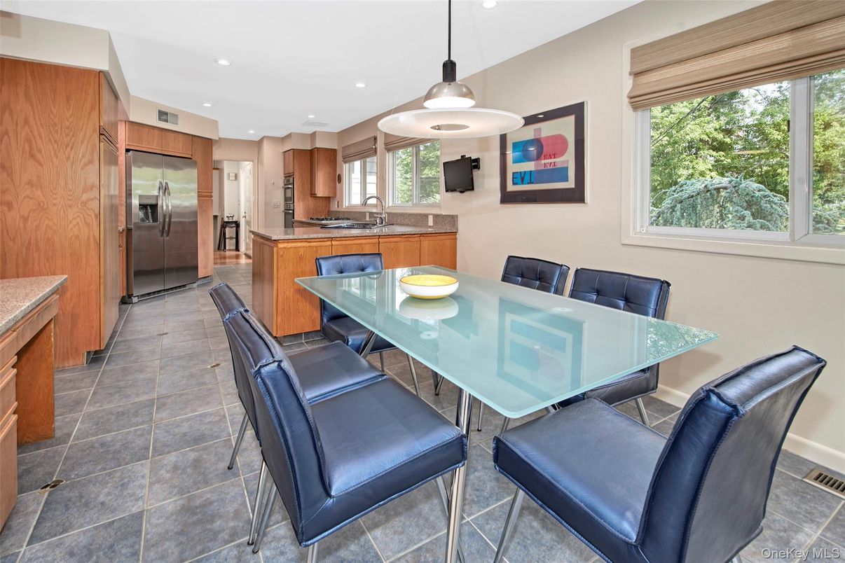 Dining room, Interior, Kitchen, Pendant Lights, Recessed Lighting, Stainless Steel Appliances