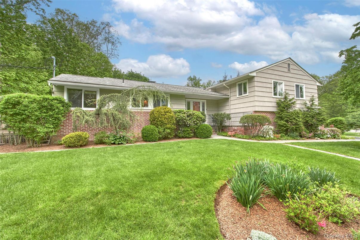 Backyard, Exterior, Facade, Brick Facade, Split Level