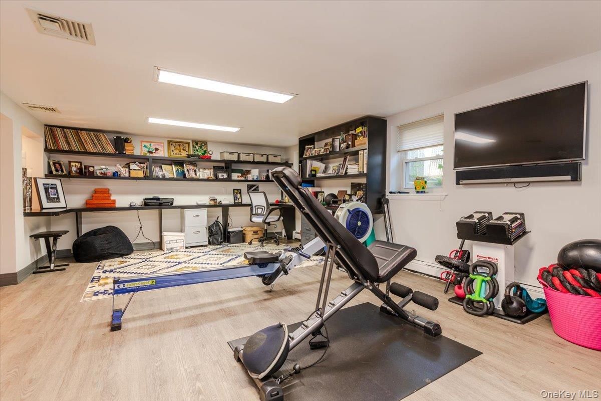 Fitness Equipment, Interior, Recessed Lighting, Wood Texture Flooring