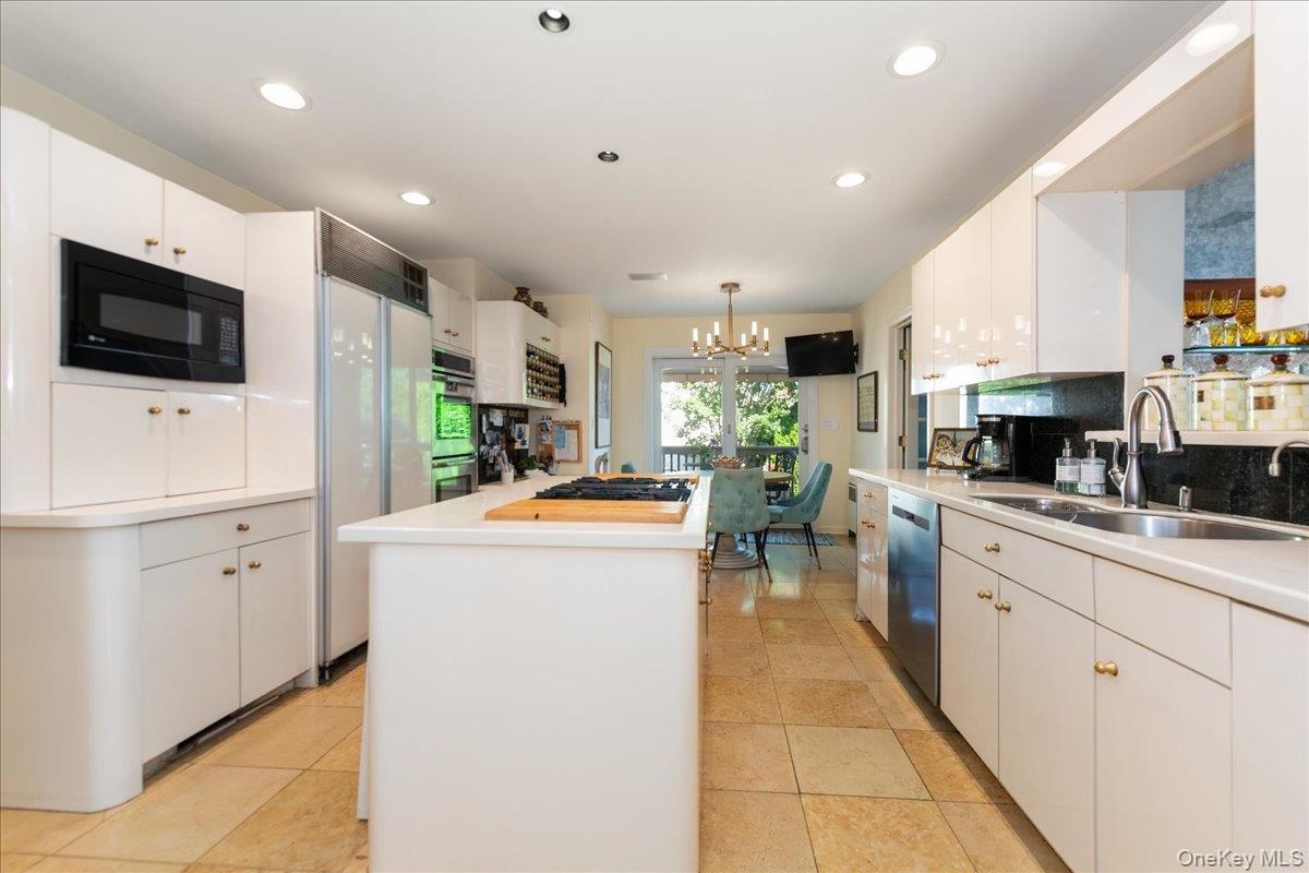 Chandelier, Dining room, Interior, Kitchen, Pendant Lights, Recessed Lighting, Stainless Steel Appliances