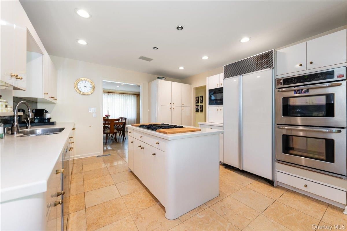 Dining room, Interior, Kitchen, Recessed Lighting, Stainless Steel Appliances