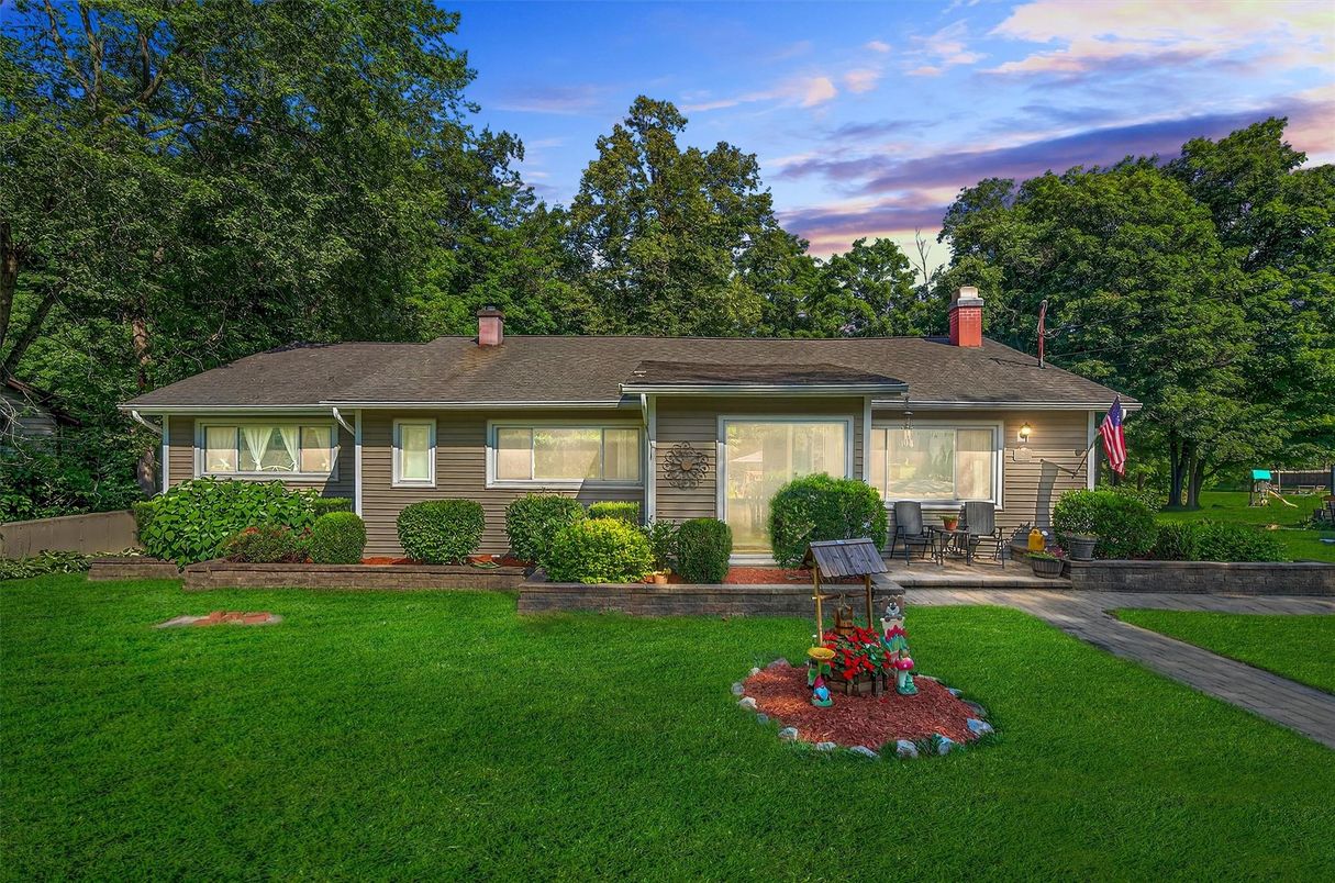 Backyard, Exterior, Facade, Ranch