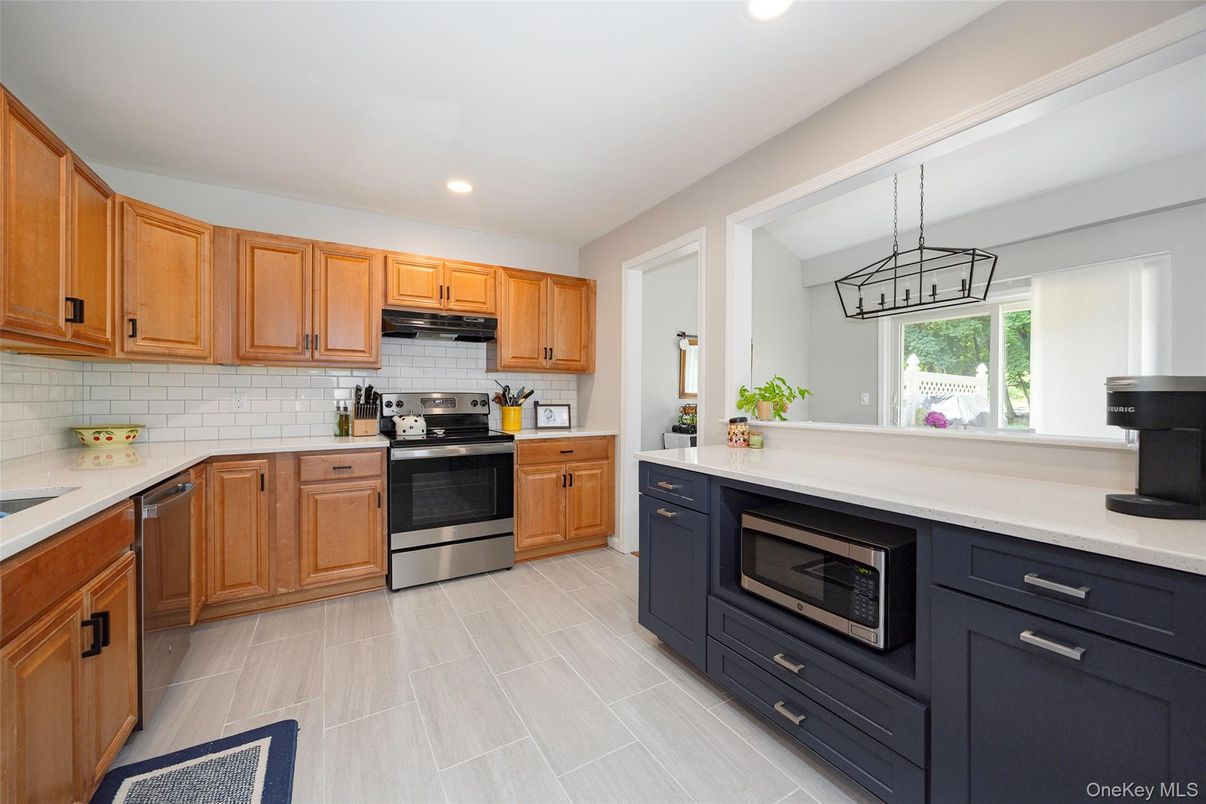 Interior, Kitchen, Pendant Lights, Recessed Lighting, Stainless Steel Appliances