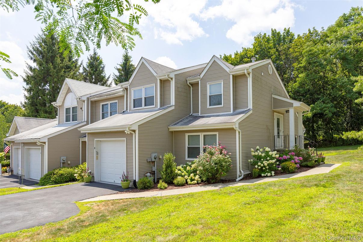 Attached, Exterior, Facade, Farmhouse