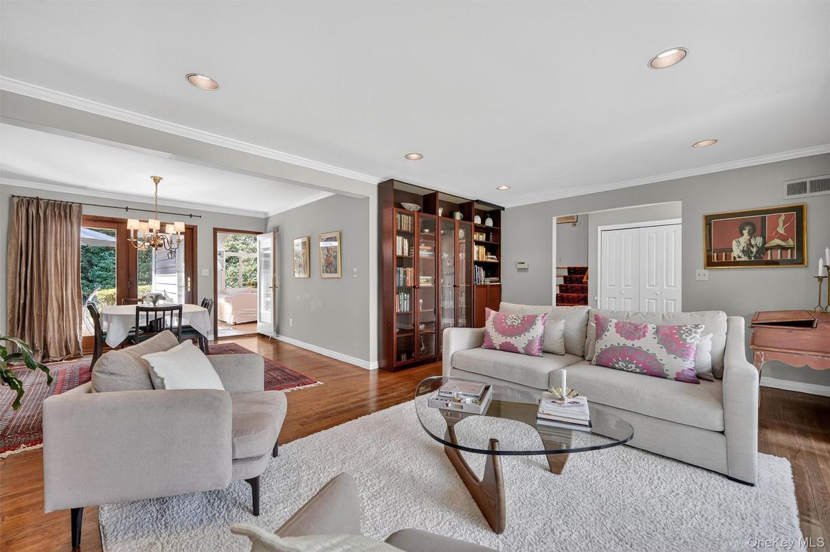 Chandelier, Dining room, Interior, Living room, Recessed Lighting, Wood Texture Flooring