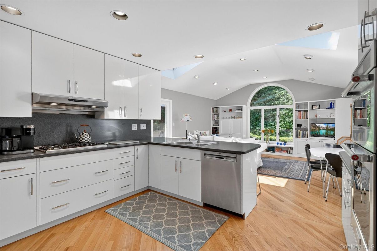Dining room, Interior, Kitchen, Recessed Lighting, Wood Texture Flooring